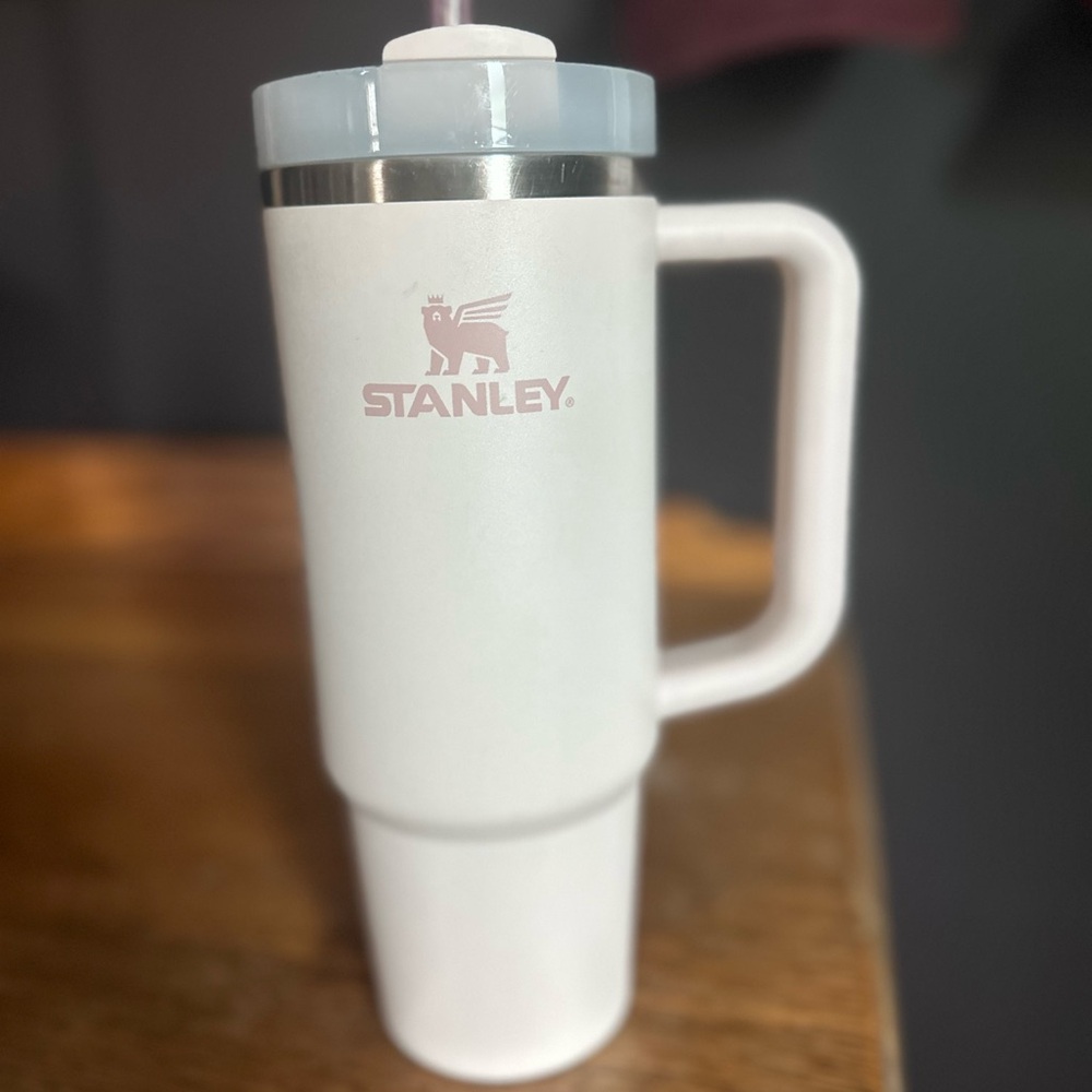 Stanley White Travel Mug with Handle and Light Gray Lid